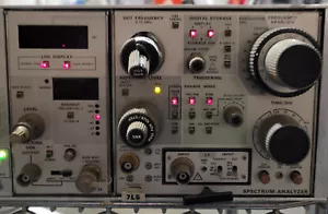 Tektronix 7L5 Spectrum Analyzer w/ Option 33 & L3 Plug-In Module - Picture 1 of 7