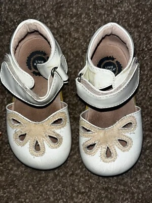 Livie and Luca Baby Girls Patent Leather White Petals Shoes sz 7C - Image 1 of 4