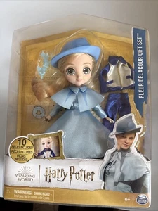 Harry Potter Fleur Delacour 8" Puppe Geschenkset 10 Stück 2 Outfits Zauberer Spielzeug Neu - Bild 1 von 12