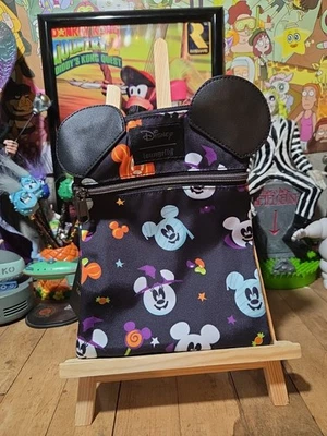 全新带标签 Disney Loungefly Mickey Ghost 南瓜斜挎包护照袋女巫万圣节 — 第 1/3 张图片