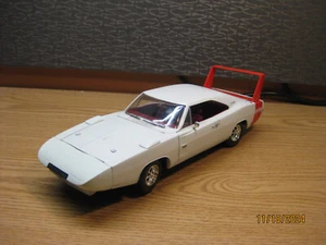 Dodge Daytona 1969 1/18, blanco, ala roja/interior ERTL, sin caja "exclusivo del equipo" - Imagen 1 de 19