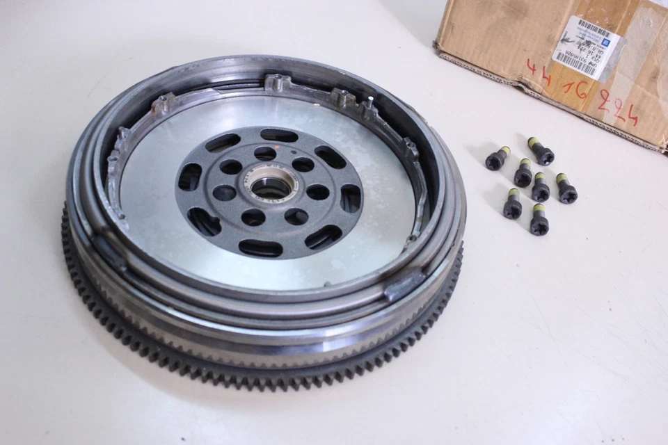 ORIGINAL OPEL Vivaro 2.5 DTI Schwungrad  93185828 OVP - Bild 1 von 1