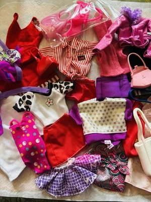Lote de ropa y accesorios vintage de Barbie años 90 Y2K Foto 1 de 4