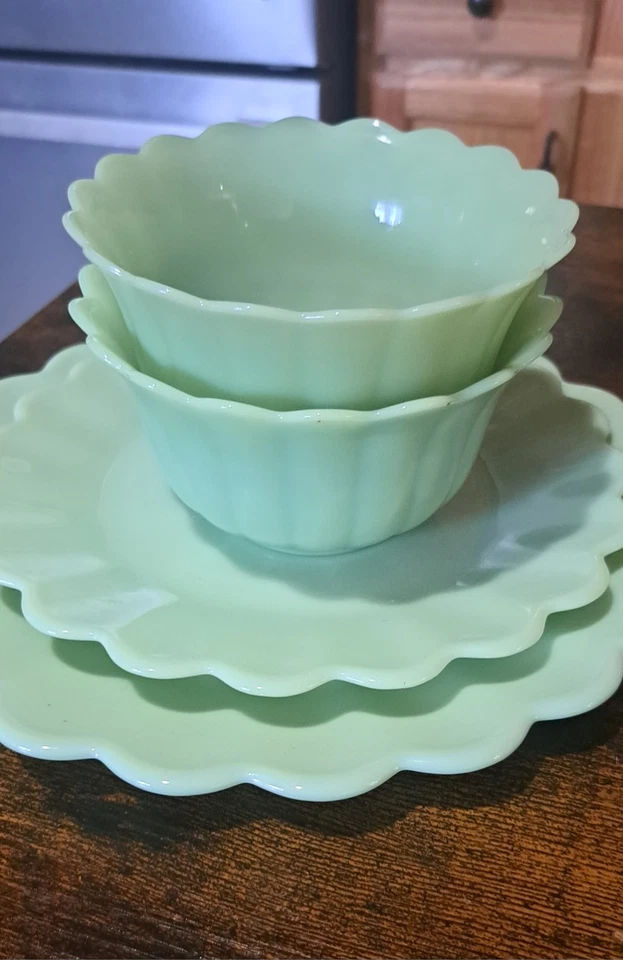 Juego de vajilla de jadita festoneada Pioneer Woman 2 tazones plato de ensalada plato de cena Foto 1 de 4