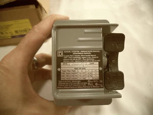 Square D 2510FW1P FHP manual starter, water tight enclosure New #9 - Picture 1 of 5