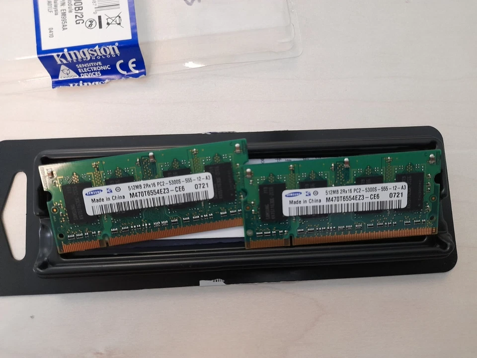 Memoria RAM M470T6554EZ3-CE6 PC2-5300S-555-12 512MB 2Rx16 CL5 NON-ECC  - Immagine 1 di 1