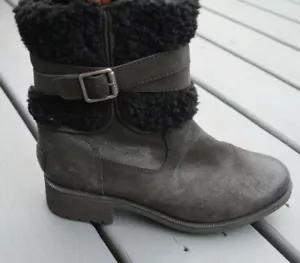 UGG Australia Leather Sheep Skin Waterproof Warm Black Women's Boots Size 7.5 - Picture 1 of 7