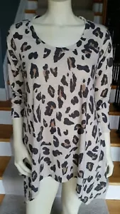 3/4 sleeve animal print top NWT msrp $68 Medium - Picture 1 of 7