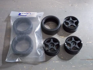 Juego de neumáticos 92681H / 92681S y ruedas 92672BK (SOLO 3) - Corvette Kyosho Pure Ten 67' - Imagen 1 de 8