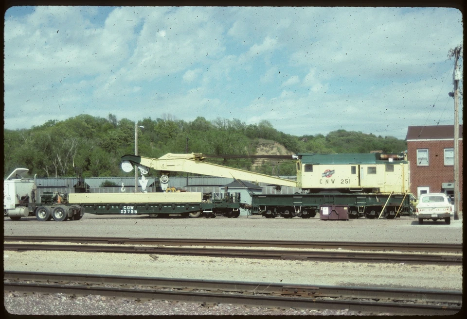 BH.B12.CNW252 Original Colour Slide CNW MOW Crane #251 at Council Bluffs, IA — 第 1/1 张图片