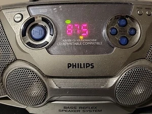 Philips AZ1325 CD Soundmachine AM/FM Radio/CD Player (CD-RW compatible) - Picture 1 of 4
