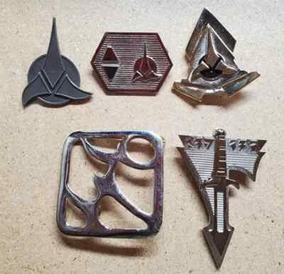 Star Trek Next Generation Klingon Uniform Deluxe Pin Collection Of  5 Metal Pins - Image 1 of 3