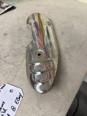 Silenciador de escape esquerdo Triumph Speed Triple 1050 protetor térmico T2200235  - Imagem 1 de 4