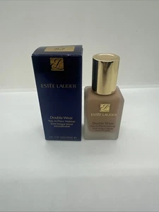 Estee Lauder Double Wear Stay-In-Place Make-up Foundation - 3C2 Pebble - 1 Oz. - Bild 1 von 4