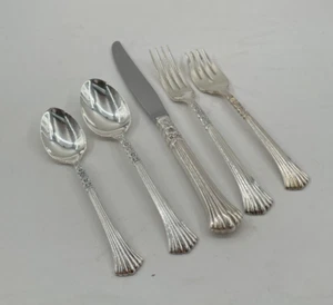 Oneida Floral Queen Silverplate Flatware Set - 66 Pieces - No Monogram - Picture 1 of 5