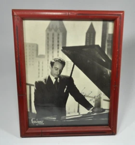 Victor Borge Pianist Inscribed Autograph Signed Vintage 1946 B&W Photograph - Picture 1 of 7