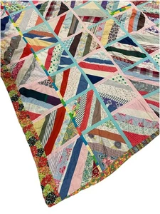 Vintage Feedsack String Quit 66x72 Handarbeit Irregula Patchwor mit Pilled Decke Rücken - Bild 1 von 9