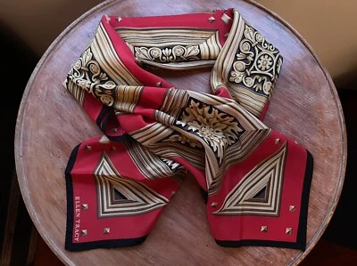 "Bufanda de seda Ellen Tracy 34,5 X 33,5"" estampado geométrico rojo, negro y dorado en muy buena condición" Foto 1 de 3
