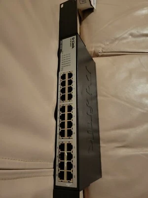 D-Link DES-1024D Switch  - Image 1 of 3