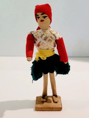 MUÑECA GUATEMALTECA HECHA A MANO DE COLECCIÓN--5 12" DE ALTO SOBRE SOPORTE ATUENDO MUY COLORIDO Foto 1 de 4