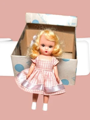 NANCY ANN STORYBOOK Muñeca Rosa Vestido a Cuadros Cabello Rubio 4.5" Caja Original  Foto 1 de 4