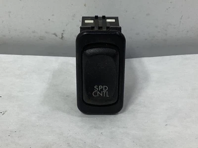 Interruptor de tablero/consola Freightliner M2 106 CRUISE ON/OFF - Usado | P/N A0630769011 Foto 1 de 4