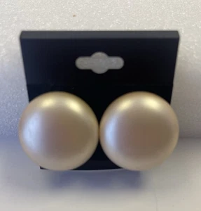 Vintage Ohrringe Clip On 1" Durchmesser rund cremefarben Lucite 60er Jahre Accessoire Vintage - Bild 1 von 8