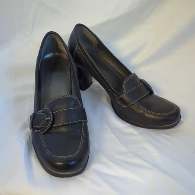 TACONES BAJOS CUERO NEGRO, DETALLE HEBILLA DELANTERA, MUJER TALLA 11  Foto 1 de 4