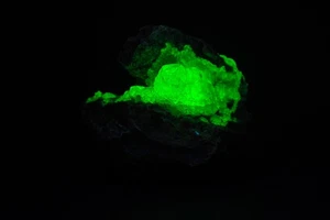 JH9152 Glasiger Hyalit Opal, Ungarn - Bild 1 von 2