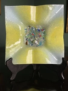 Schmelzglas gelb & blau quadratisch überbacken Tablett Konfetti Multi - Farbe Mitte - Bild 1 von 6