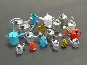 Receptáculos de agua modelo Plus 1/35, ollas de riego, latas de aspersión (18 piezas) DP3024 - Imagen 1 de 1