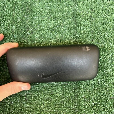 Estuche rígido negro Nike para gafas de sol gafas Just Do It Swoosh Foto 1 de 4