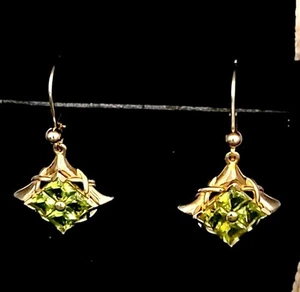 14k gold Peridot hanging earrings Stunning sparkle Princess cut  4.57 GRAMS TW - Picture 1 of 2