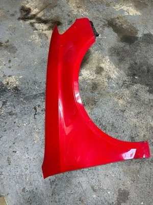 Panel guardabarros derecho pasajero Audi A3 S3 2015 16 17 2018 T9 rojo OEM Foto 1 de 4