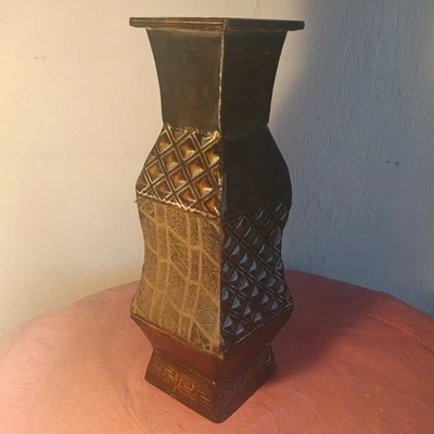 NUEVO COMO NUEVO GRANDE DE COLECCIÓN Elements 20" de alto "JARRÓN CON TEXTURA DE HIERRO" Jarrón de metal en relieve 2008 Foto 1 de 4