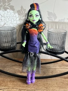 Monster High Casta Fierce Doll G1 2011 - Excellent And Ready To Display - Picture 1 of 7