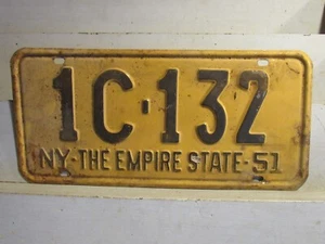 Ein Original 1951 New York Nummernschild 1C-132 - Bild 1 von 2