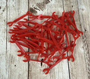 Vintage 1962 Twixt Board Game Replacement Pieces Parts 43 Red Links - Picture 1 of 4
