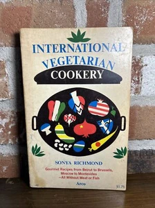 1970 International Vegetarian Cookery By Sonya Richmond, Vintage Paperback - Picture 1 of 19