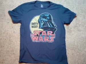 Men's Med Darth Vader T Shirt Used short sleeve unique graphics Gap