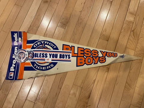 RARE 1985 DETROIT TIGERS “ Bless You Boys”  MLB PENNANT + PIN + BUMPER STICKER Cover