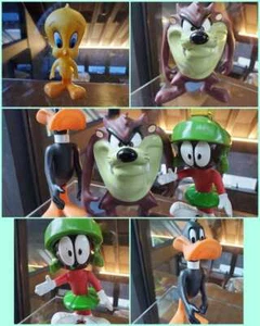 Set di figure Looney Tunes Tweety Diavolo della Tasmania Marvin l'anatra marziana Daffy - Foto 1 di 5