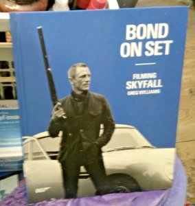 BOND ON SET: FILMING SKYFALL Hardcover DANIEL CRAIG - Picture 1 of 2