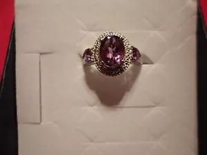Anello solitario ametista con accenti in platino sovrapposto - misura 7-2,21 carati - Foto 1 di 9