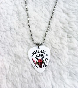 Eddie Munson Halskette – Hell Fire Club Gitarren Plektrum – Stranger Things - Bild 1 von 3