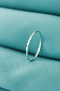 925 Sterling Silver Dainty Hammered Stacking Thin Minimalist Midi Thumb Ring - Picture 1 of 5