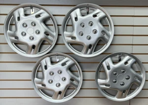 NEW 15" Aftermarket Universal Wheelcover Hubcaps SET of 4 SILVER KT900 - Picture 1 of 2