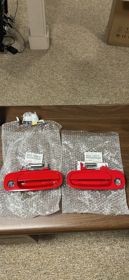 Maçanetas externas 3P0 descontinuadas fabricante de equipamento original Toyota MR2 Spyder 2000-2005 - Imagem 1 de 1