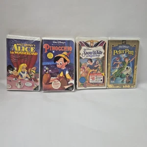 Lot Of 4 Sealed Disney Movies Snow White Alice Wonderland Peter Pan Pinocchio - Bild 1 von 4
