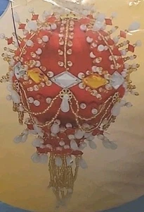 Vintage Herrschners MAGNIFICO ROSSO SCARLATTO perline paillettes decorazione natalizia kit - Foto 1 di 5